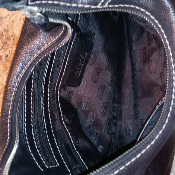 MICHAEL KORS BLACK PEBBLED LEATHER HOBO BAG - Picture 11 of 13